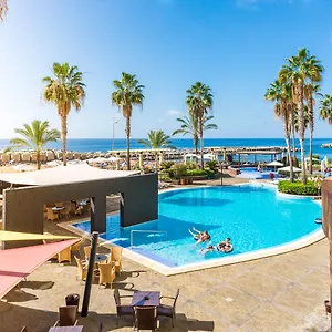 - - Savoy Signature Hotel
